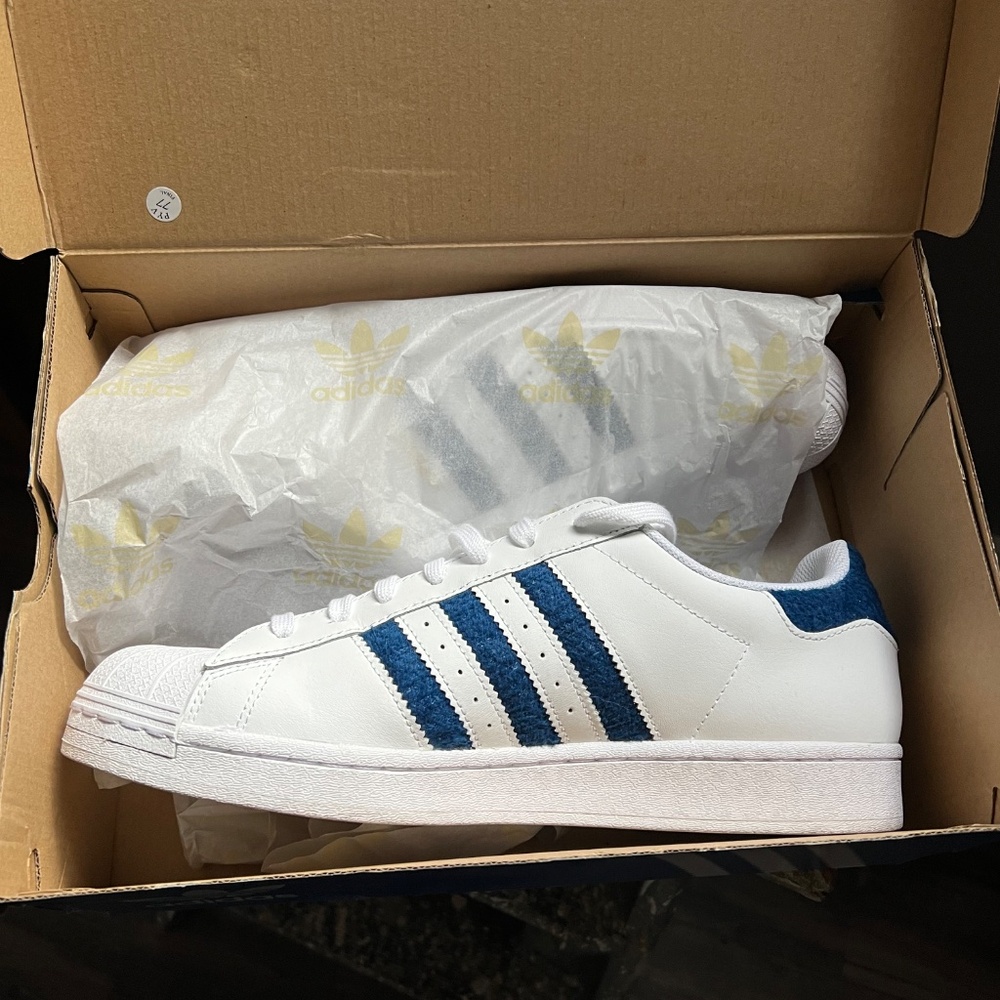 Mens Adidas Superstar size 11 White with Blue - Picture 9 of 10